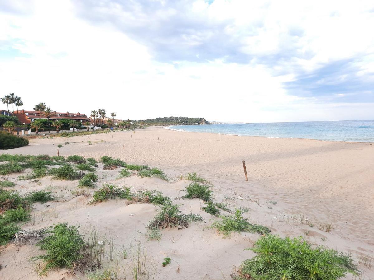 Cosy House With Garden Infront Of The Sea Apartment Creixell Bagian luar foto